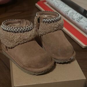 Toddler ultra mini curly Uggs